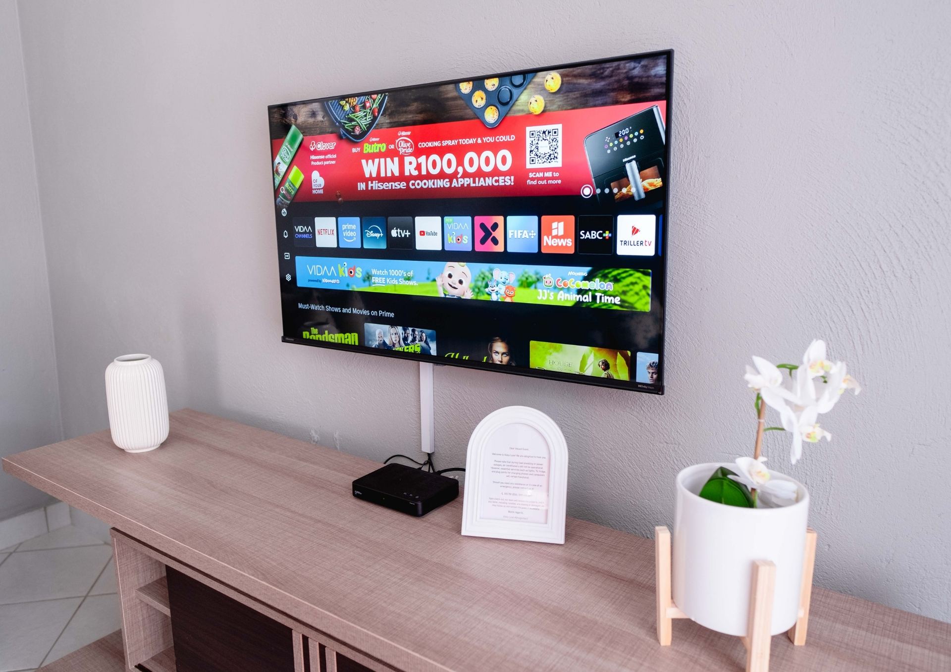 Living — smart console